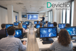 Atelier IA Lyon : Découvrez l’IA en action, pas en théorie. Expérimentez en direct des cas concrets. Posez vos questions, testez, ajustez. 3h30 pour changer votre vision du travail.