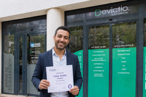 Formation Word certifiante Lyon : Notre formation Word certifiante vous permet de développer des compétences reconnues et de les valider par une certification officielle, valorisable sur votre CV et auprès des employeurs. Elle constitue un véritable atout pour évoluer professionnellement, répondre aux exigences du marché du travail et attester de votre niveau de maîtrise du logiciel. Grâce à un accompagnement personnalisé et une préparation ciblée à l’examen, vous maximisez vos chances d’obtenir une excellente certification. Devictio, votre organisme de formation sur Lyon depuis 2007.