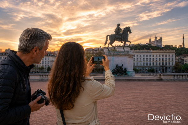 Notre formation photographie proposée sur Lyon, vous permet d’acquérir les connaissances techniques et les réflexes professionnels nécessaires pour réaliser des photographies professionnelles, avec un smartphone ou un appareil photo numérique.
